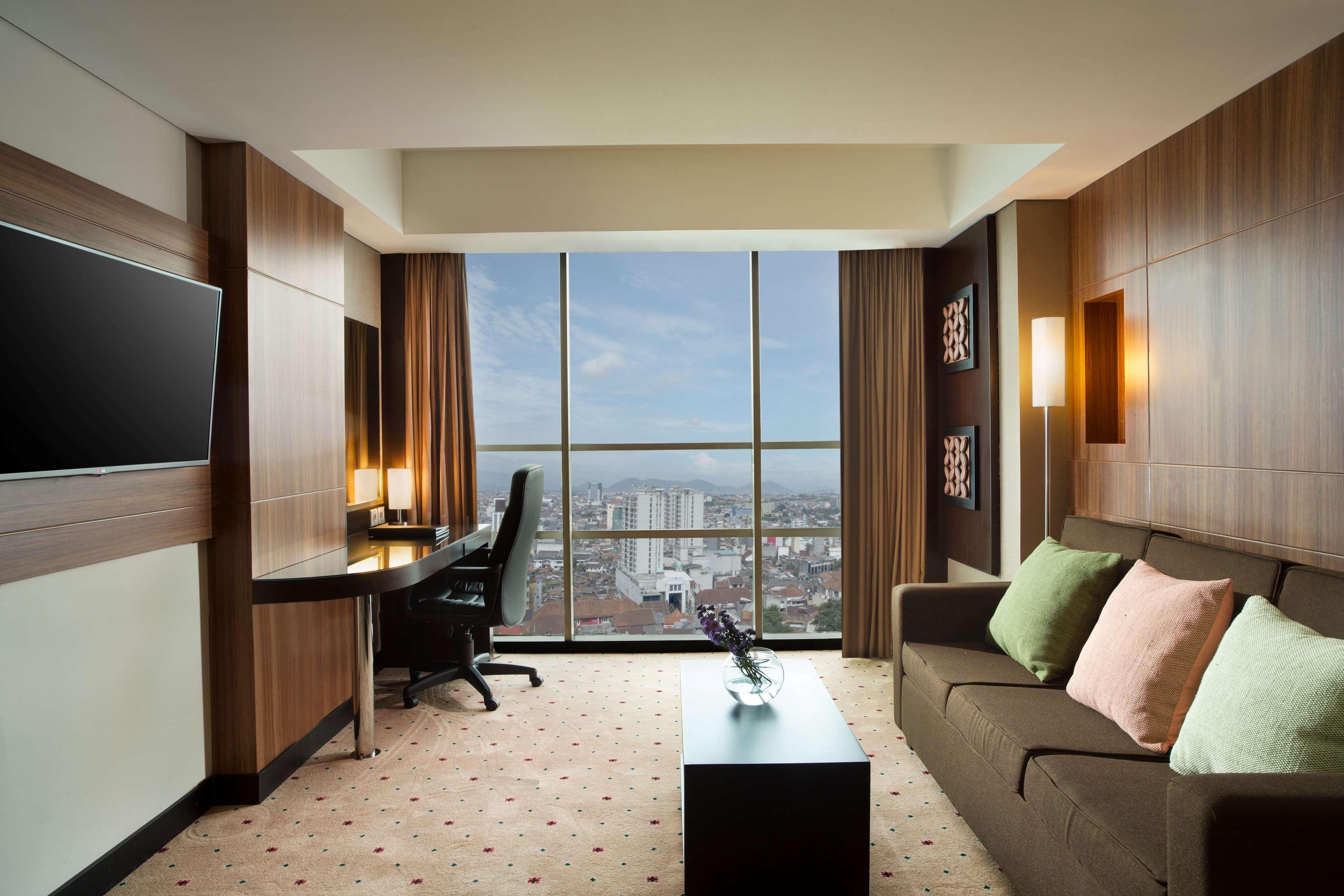 Best Western Premier La Grande Бандунг Екстериор снимка